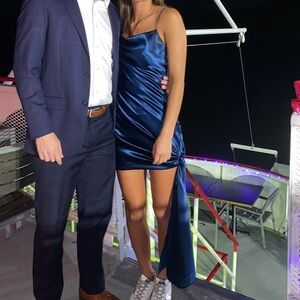 Cinq a Sept size 2 navy silk dress